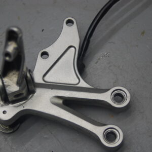 2005 KAWASAKI ZX 10 FRONT FOOT HANGER BRACKET R/H