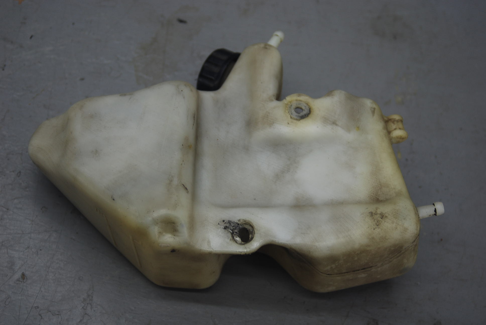 2005 KAWASAKI ZX 14 WATER BOTTLE – Motorcycle Salvage SA Parts